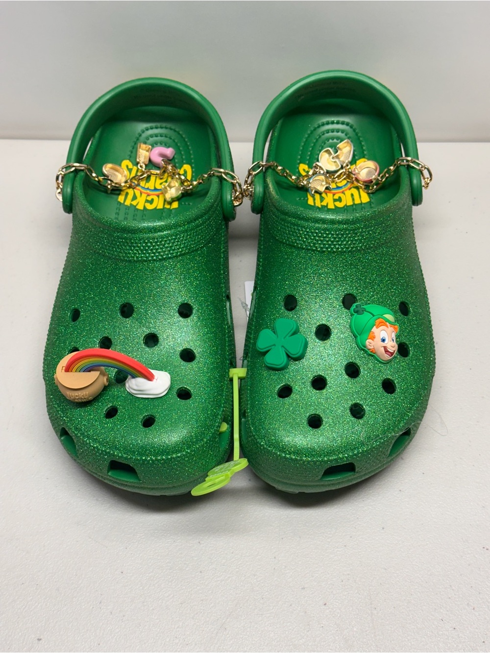 CROCS Lucky Charms Green Mens  11 with tons of Jibbitz BRAND NEW